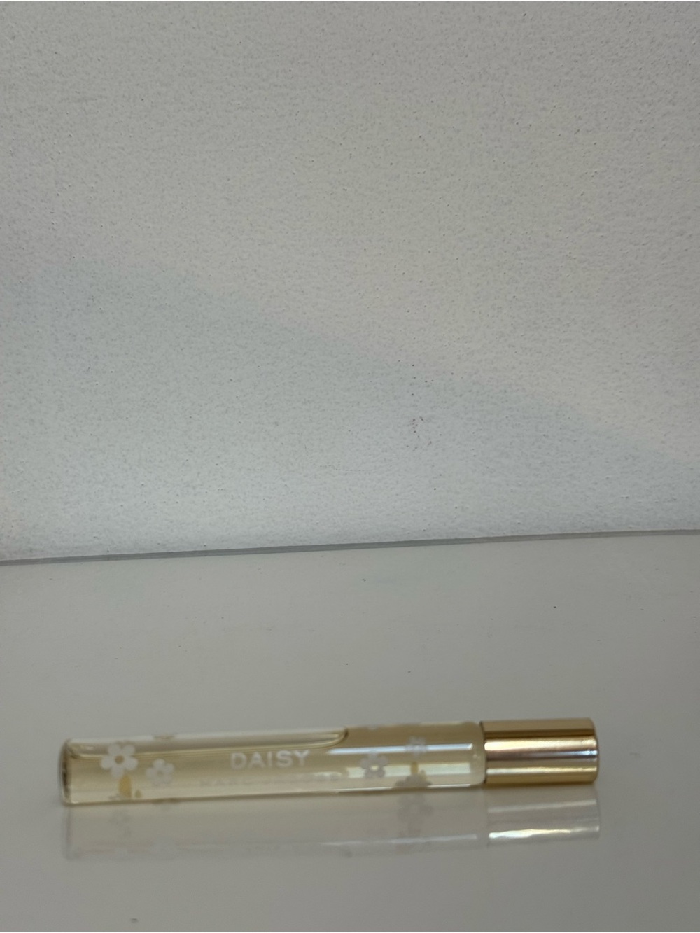 FREE W PURCHASE Marc Jacobs Daisy Rollerball Perfume